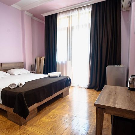 Porto Franco Hotel Batoemi Buitenkant foto