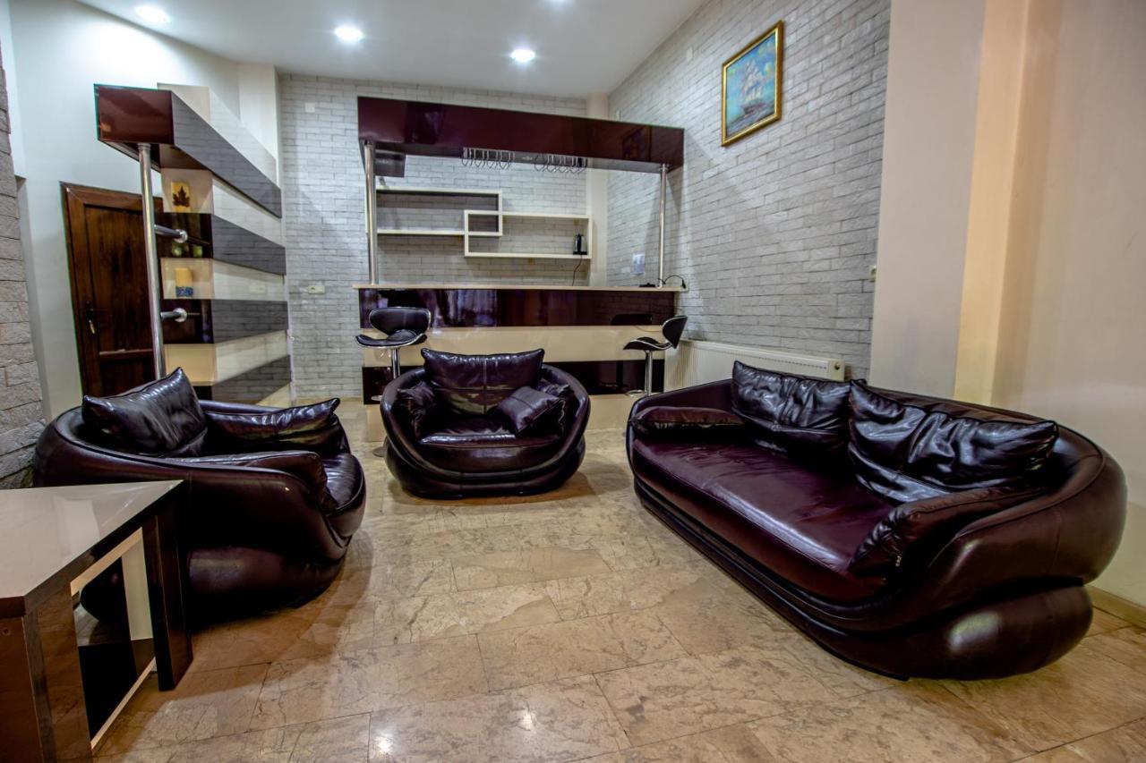 Porto Franco Hotel Batoemi Buitenkant foto