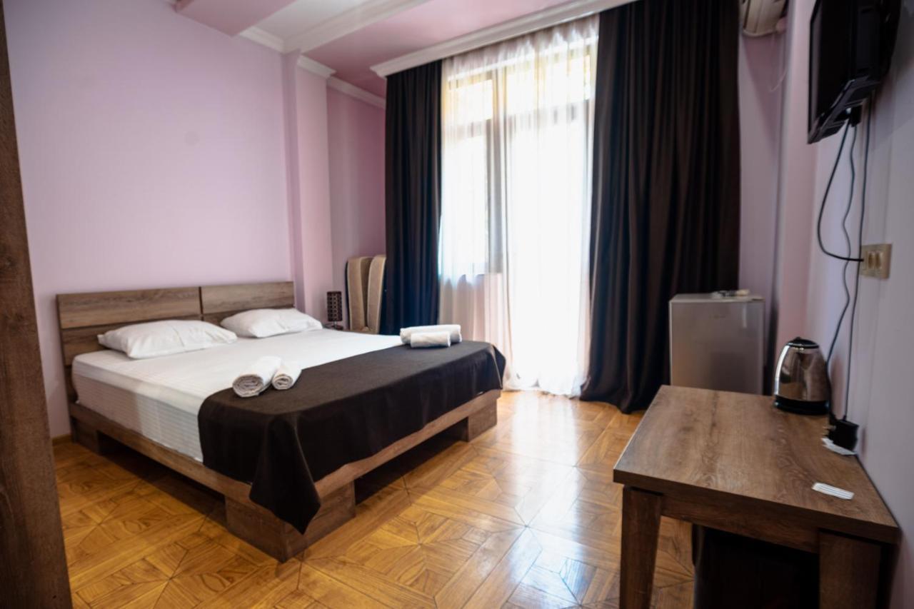 Porto Franco Hotel Batoemi Buitenkant foto
