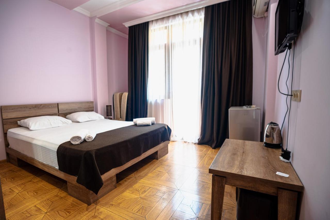 Porto Franco Hotel Batoemi Buitenkant foto