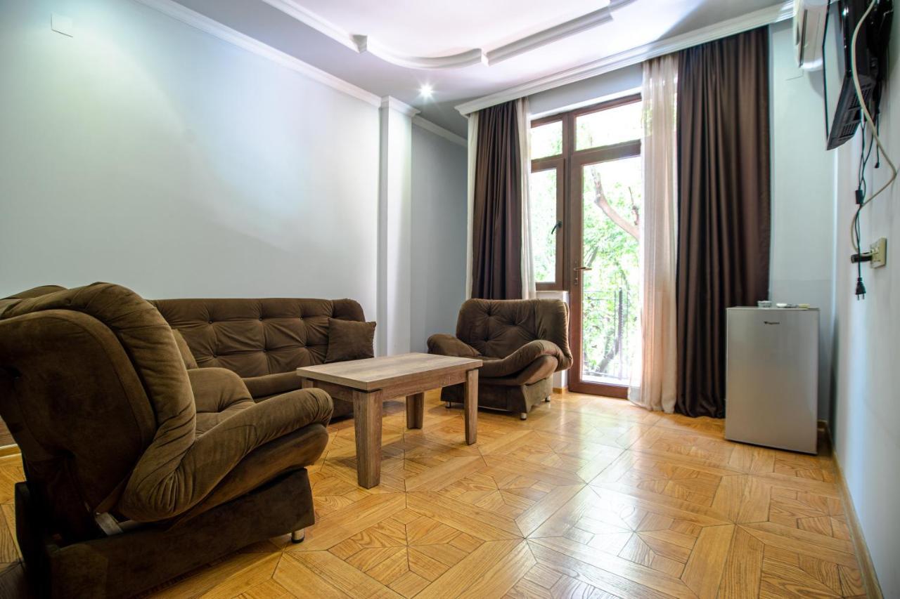 Porto Franco Hotel Batoemi Buitenkant foto